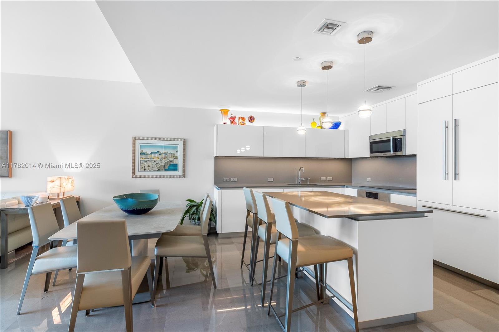 REACH CONDO - Residential