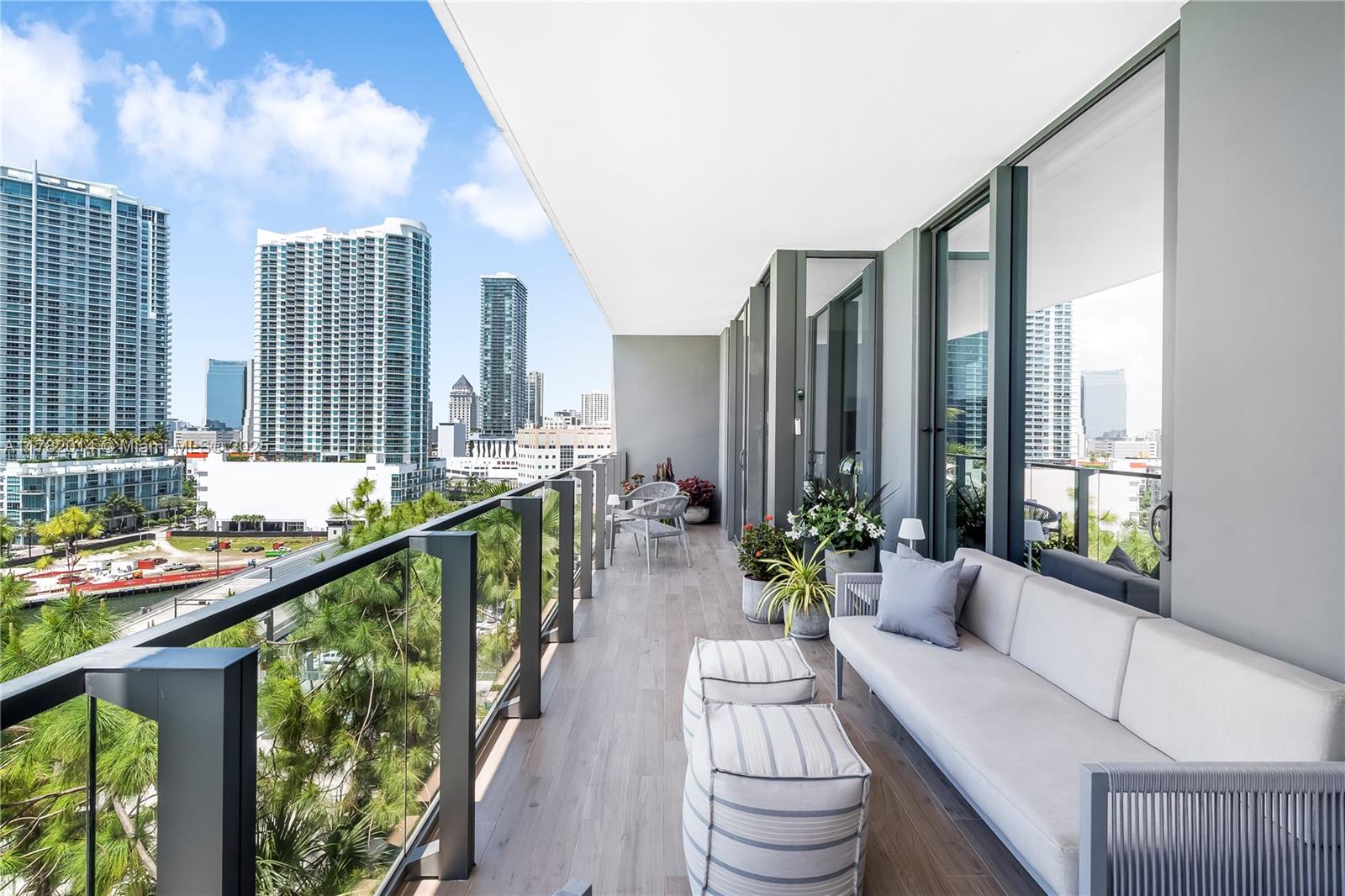REACH CONDO - Residential