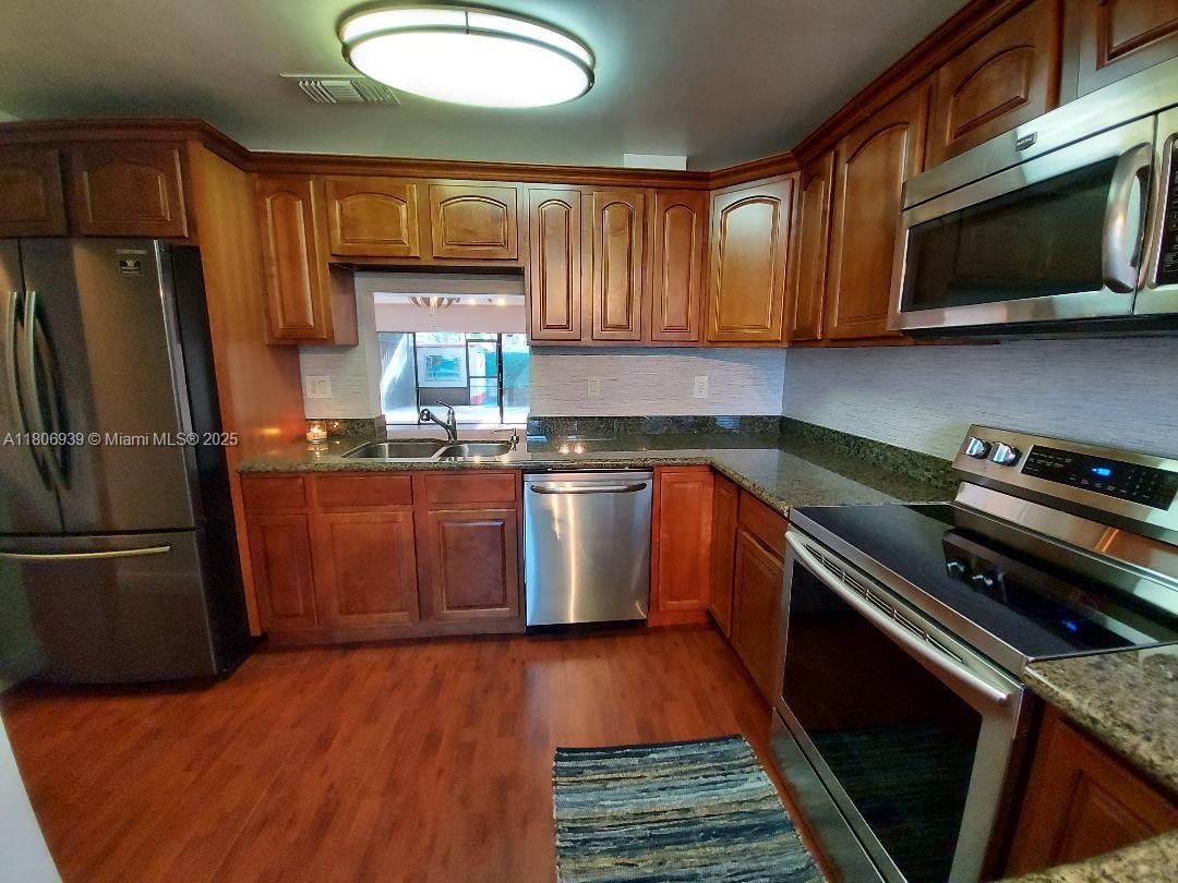 20033 Ne 2nd Pl, Miami, Broward County, Florida - 2 Bedrooms  
3 Bathrooms - 