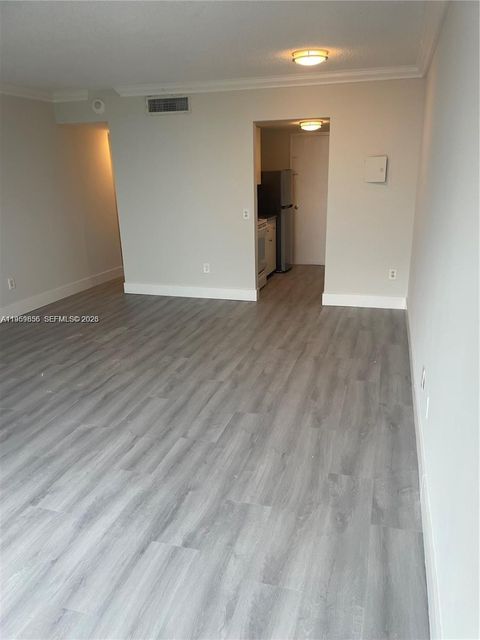 2075 NE 164th St 805 North Miami Beach FL 33162