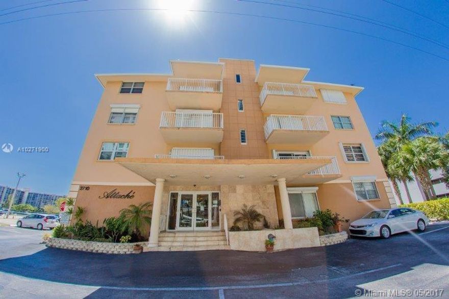 Stunning intracoastal view from this 1/1 in Attache Gardens! Property features ceramic tile, granite vanity in bath, walk-in closet, open balcony and so much more. Wonderful Hollywood location is close to beaches, entertainment, restaurants, etc. Make us an offer today!