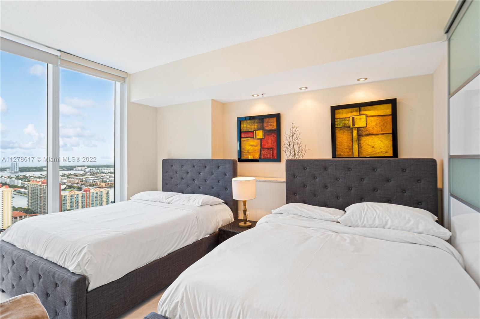 LA PERLA CONDO - Residential Lease