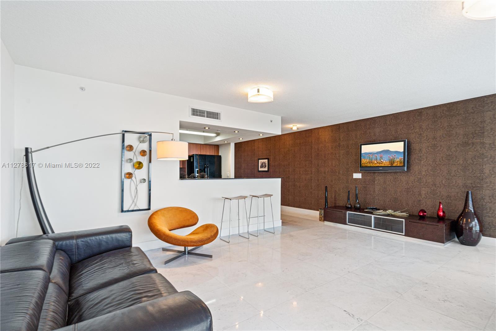 LA PERLA CONDO - Residential Lease