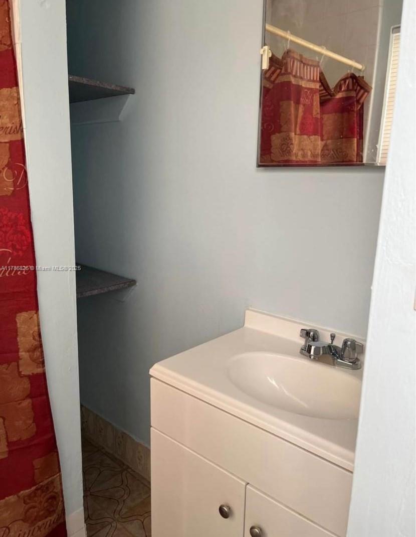 691 E 11th Pl 1