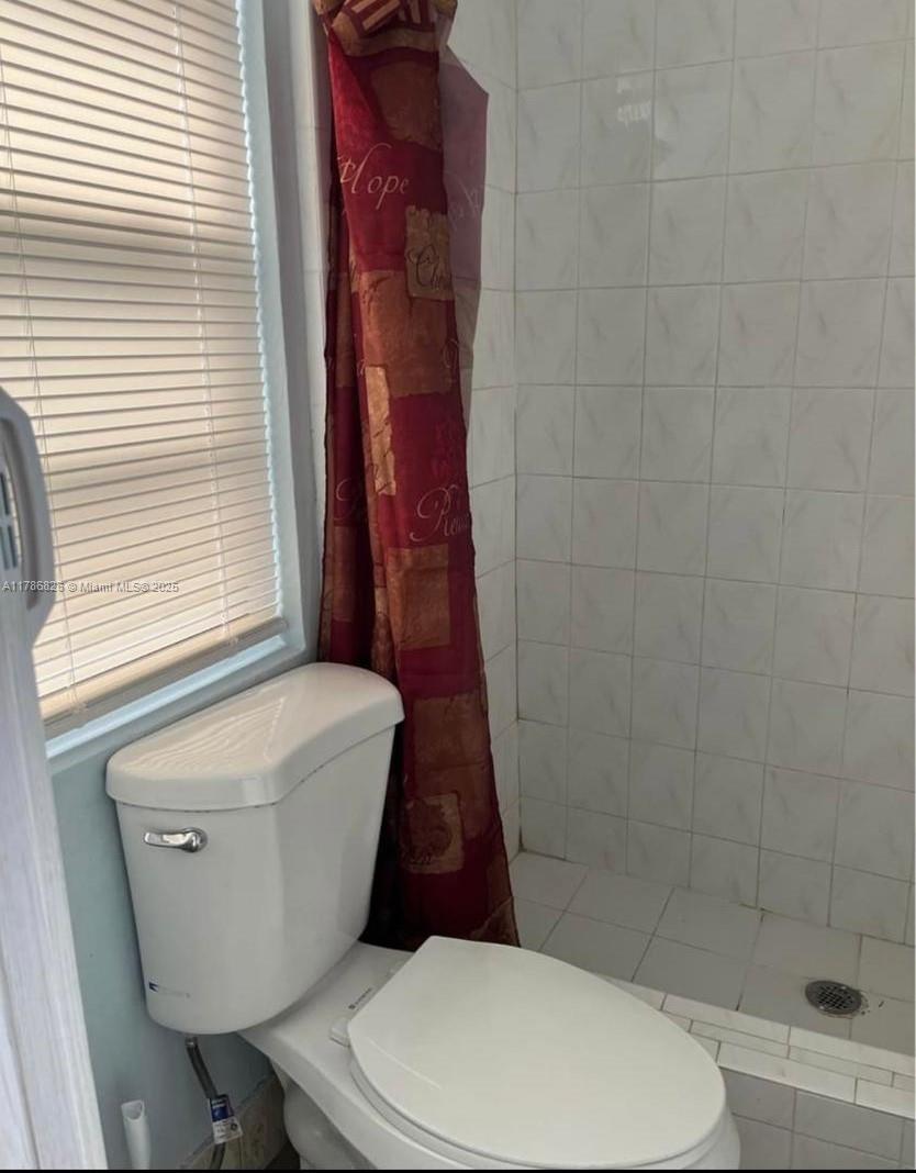 691 E 11th Pl 1