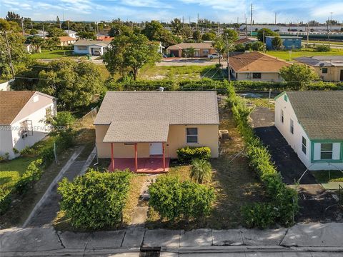 Tiny photo for 562 W 4th St, Riviera Beach, FL 33404 (MLS # A12006493)