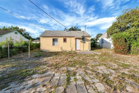 Tiny photo for 562 W 4th St, Riviera Beach, FL 33404 (MLS # A12006493)