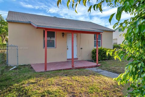 Tiny photo for 562 W 4th St, Riviera Beach, FL 33404 (MLS # A12006493)