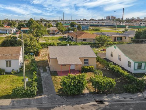 Tiny photo for 562 W 4th St, Riviera Beach, FL 33404 (MLS # A12006493)