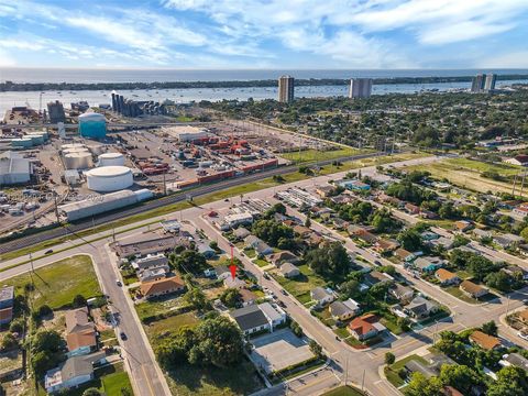 Tiny photo for 562 W 4th St, Riviera Beach, FL 33404 (MLS # A12006493)