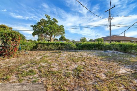 Tiny photo for 562 W 4th St, Riviera Beach, FL 33404 (MLS # A12006493)