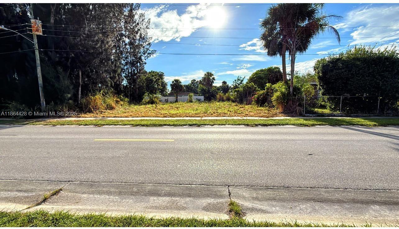 Build your dream home or investment property on this 0.23-acre cleared lot in the desirable Southern Pine Addition of Okeechobee. The property is surveyed and ready for development, with public utilities available and located in Flood Zone X for added peace of mind. This elevated parcel is a great opportunity for buyers seeking a ready-to-go homesite close to town conveniences, shopping, and schools. Lake Okeechobee – Just 10 minutes away, offering world-class freshwater fishing, boating, and scenic walking/biking along the Lake Okeechobee Scenic Trail. Downtown Okeechobee – Less than 2 miles from restaurants, local shops, and community events. Everglades Elementary, Osceola Middle, and Okeechobee High – All within 2–3 miles, making it a family-friendly location.