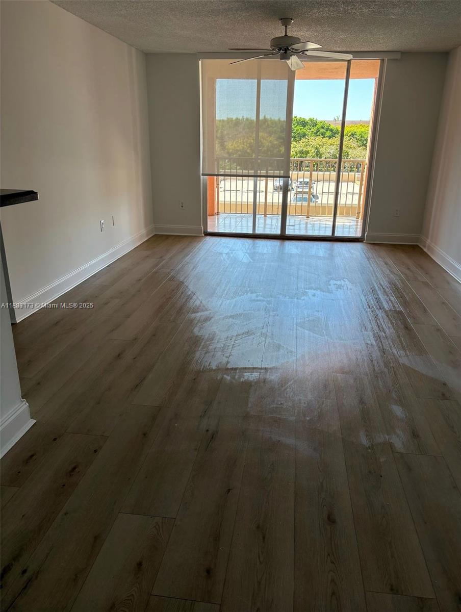 THE YACHT CLUB AT AVENTUR - Residential