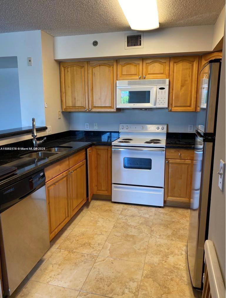 THE YACHT CLUB AT AVENTUR - Residential