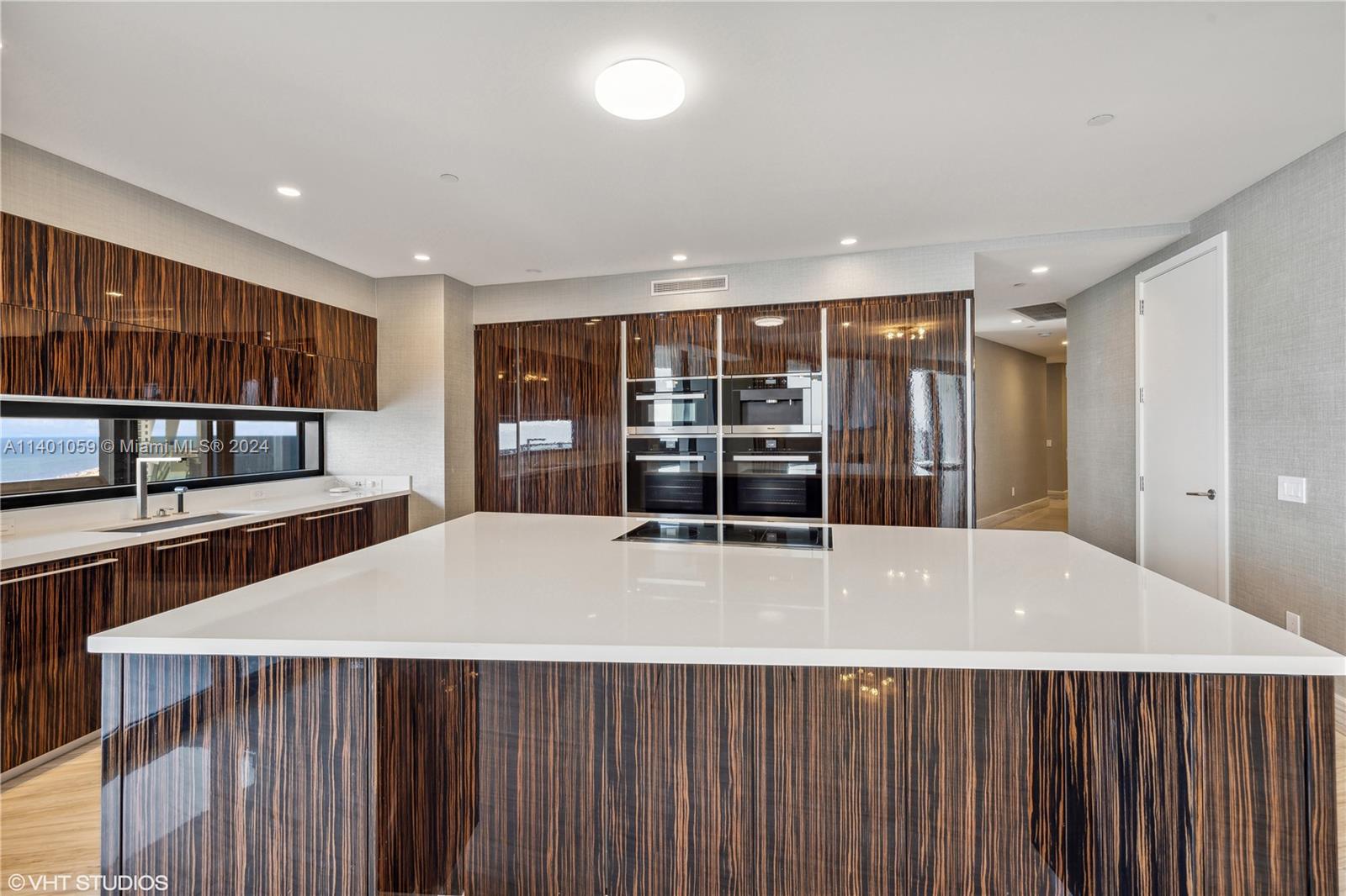 18555 COLLINS AVENUE COND - Residential