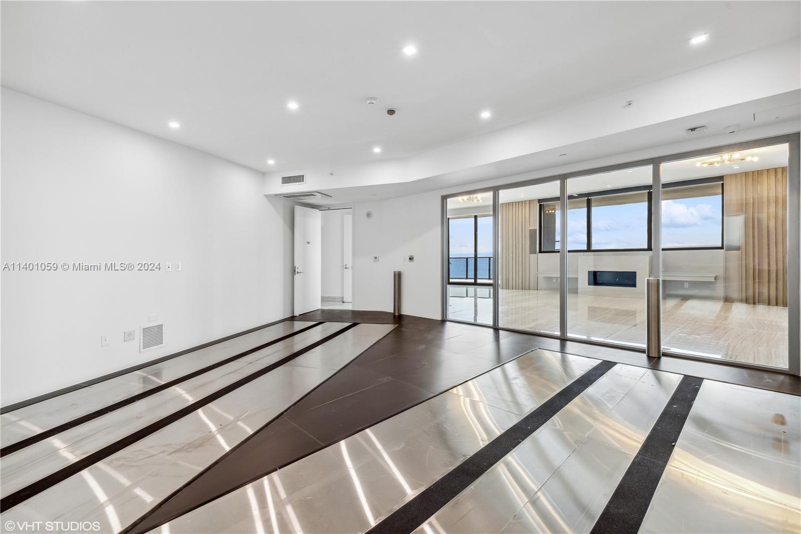 18555 COLLINS AVENUE COND - Residential