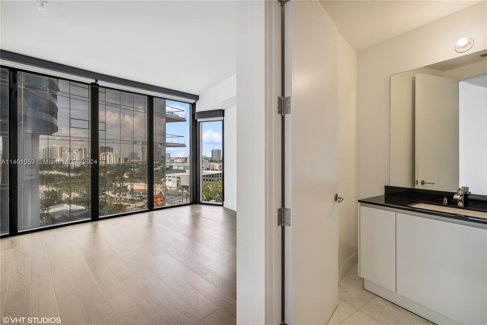 18555 COLLINS AVENUE COND - Residential