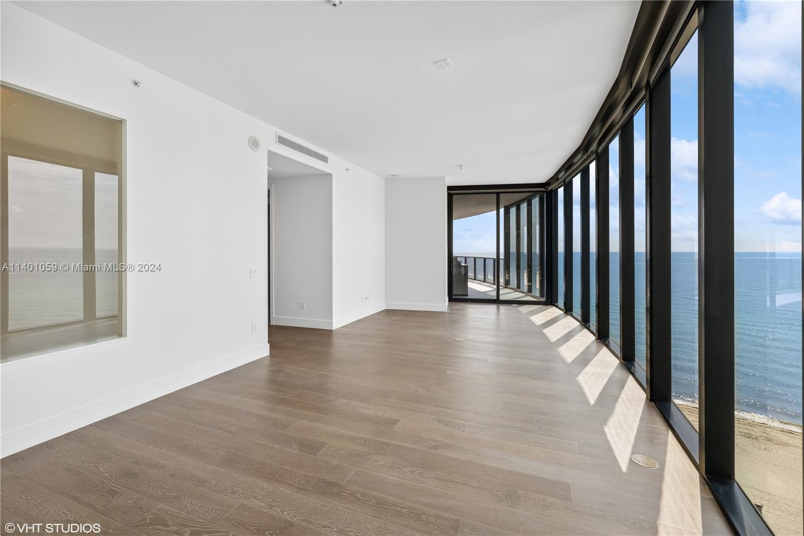 18555 COLLINS AVENUE COND - Residential