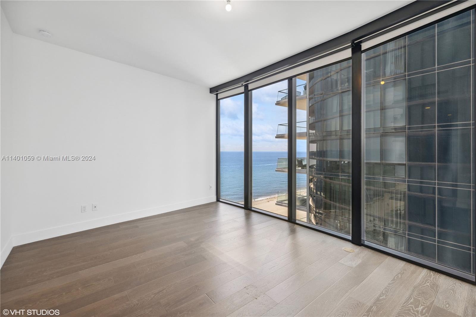 18555 COLLINS AVENUE COND - Residential