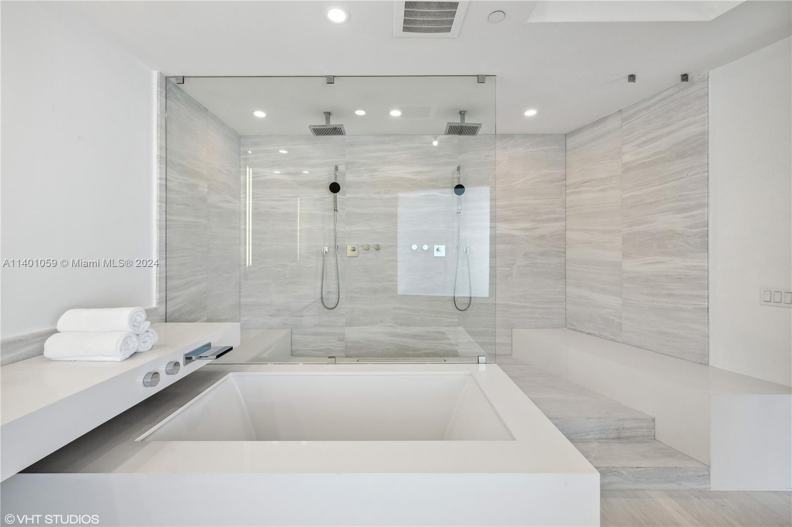 18555 COLLINS AVENUE COND - Residential