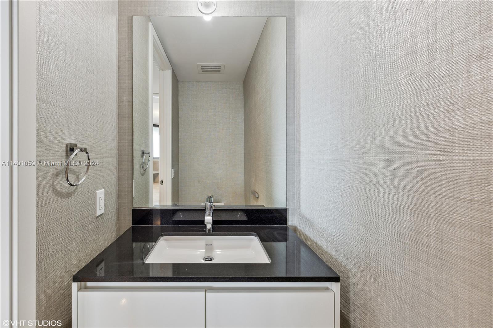 18555 COLLINS AVENUE COND - Residential