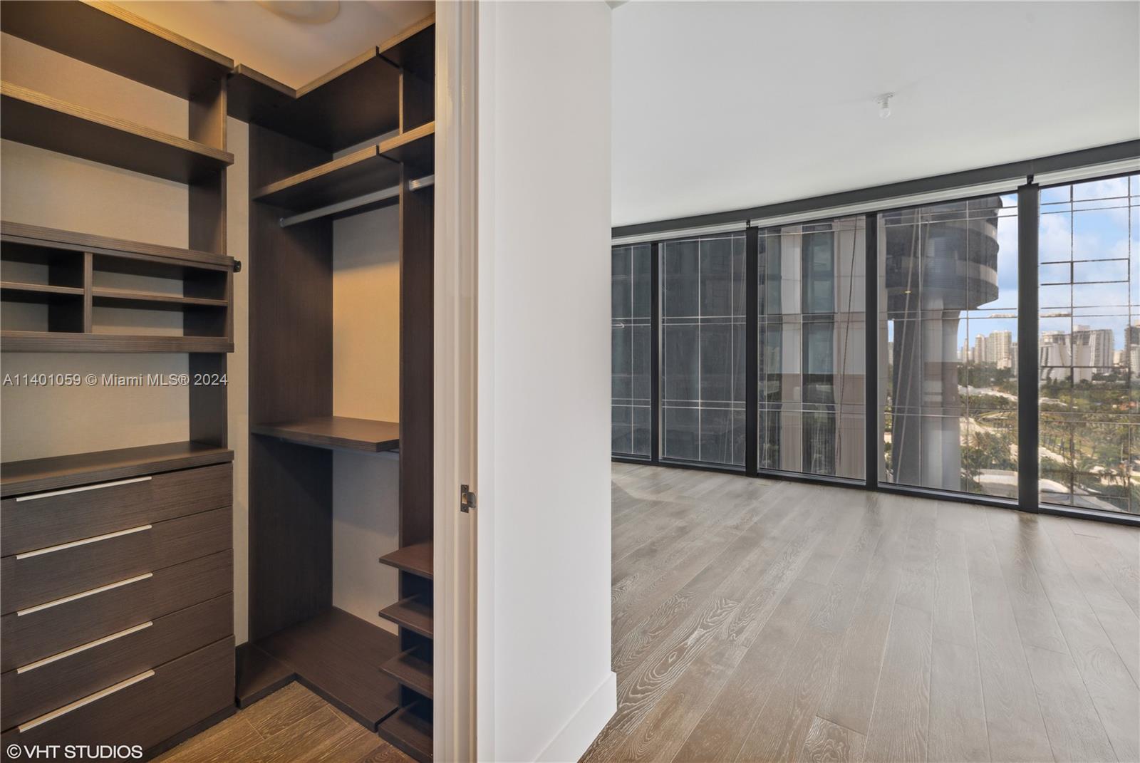 18555 COLLINS AVENUE COND - Residential