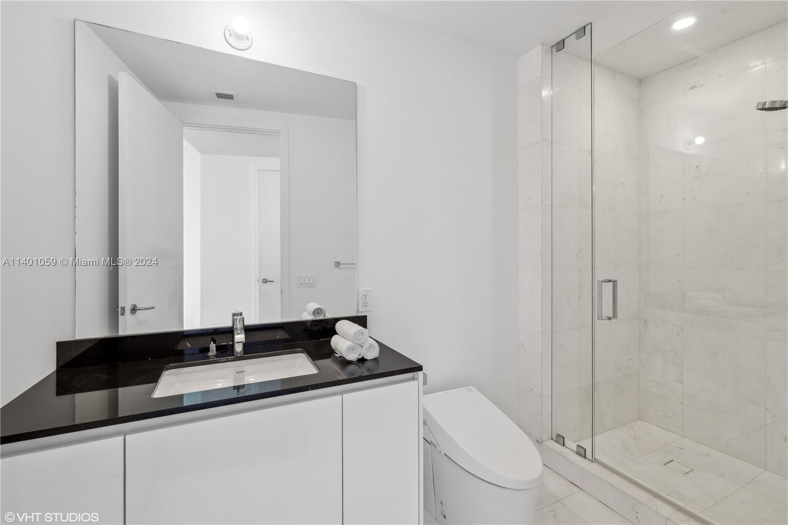 18555 COLLINS AVENUE COND - Residential