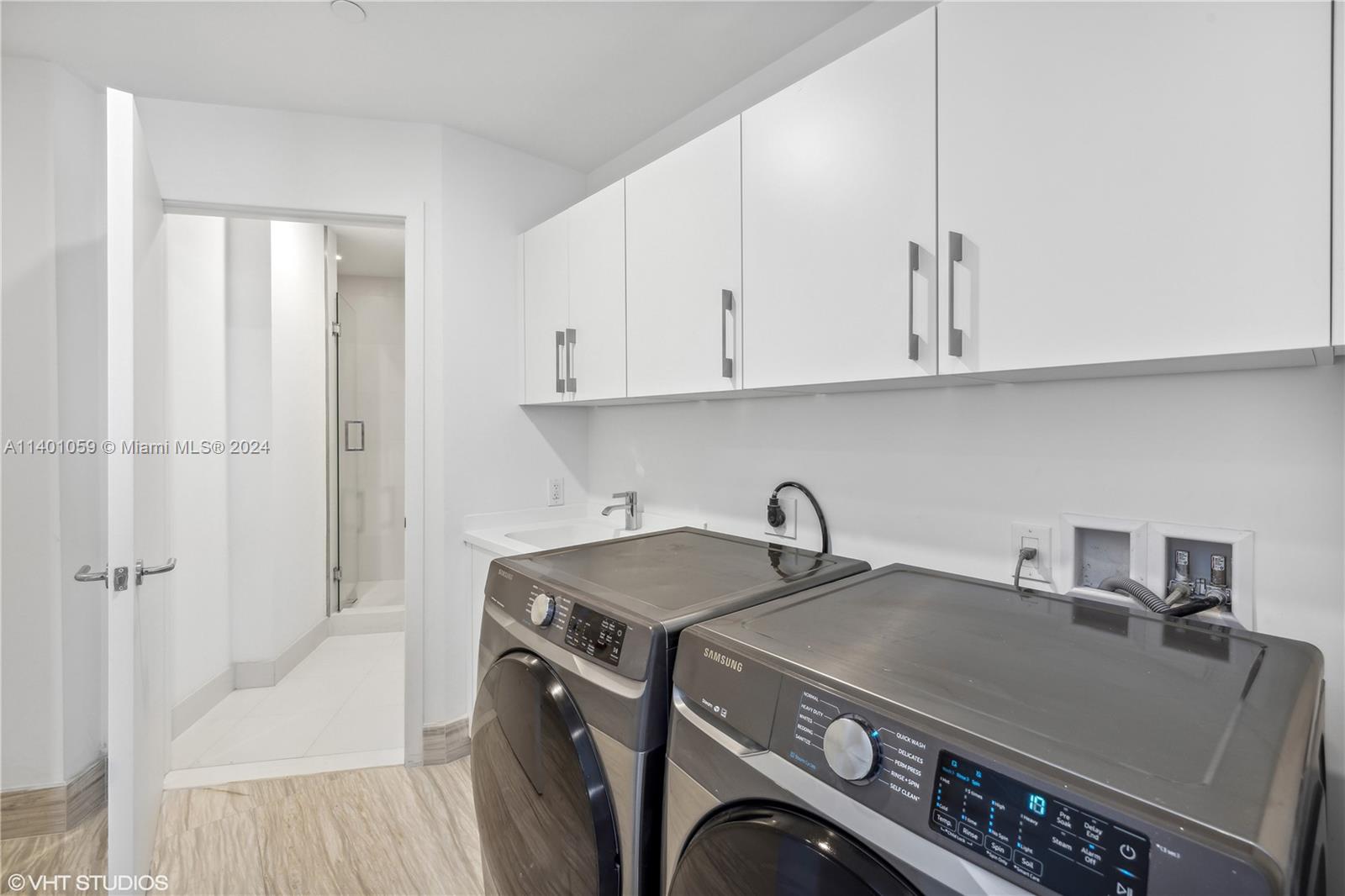 18555 COLLINS AVENUE COND - Residential