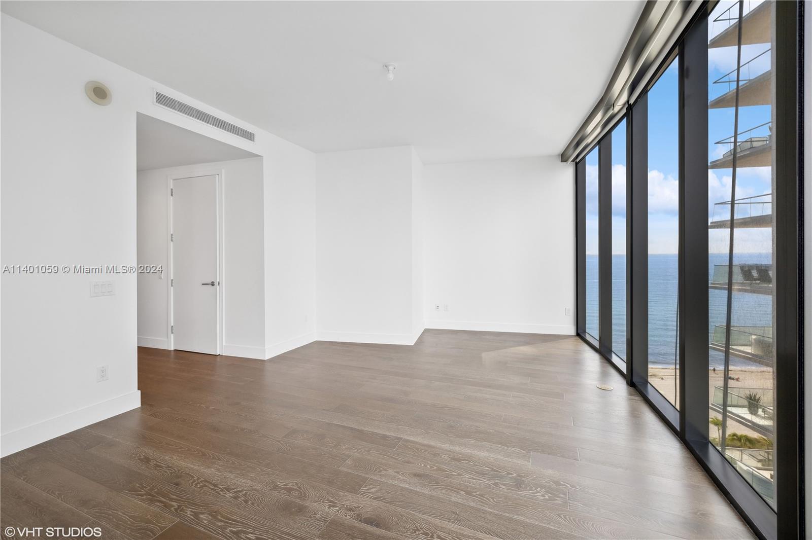 18555 COLLINS AVENUE COND - Residential