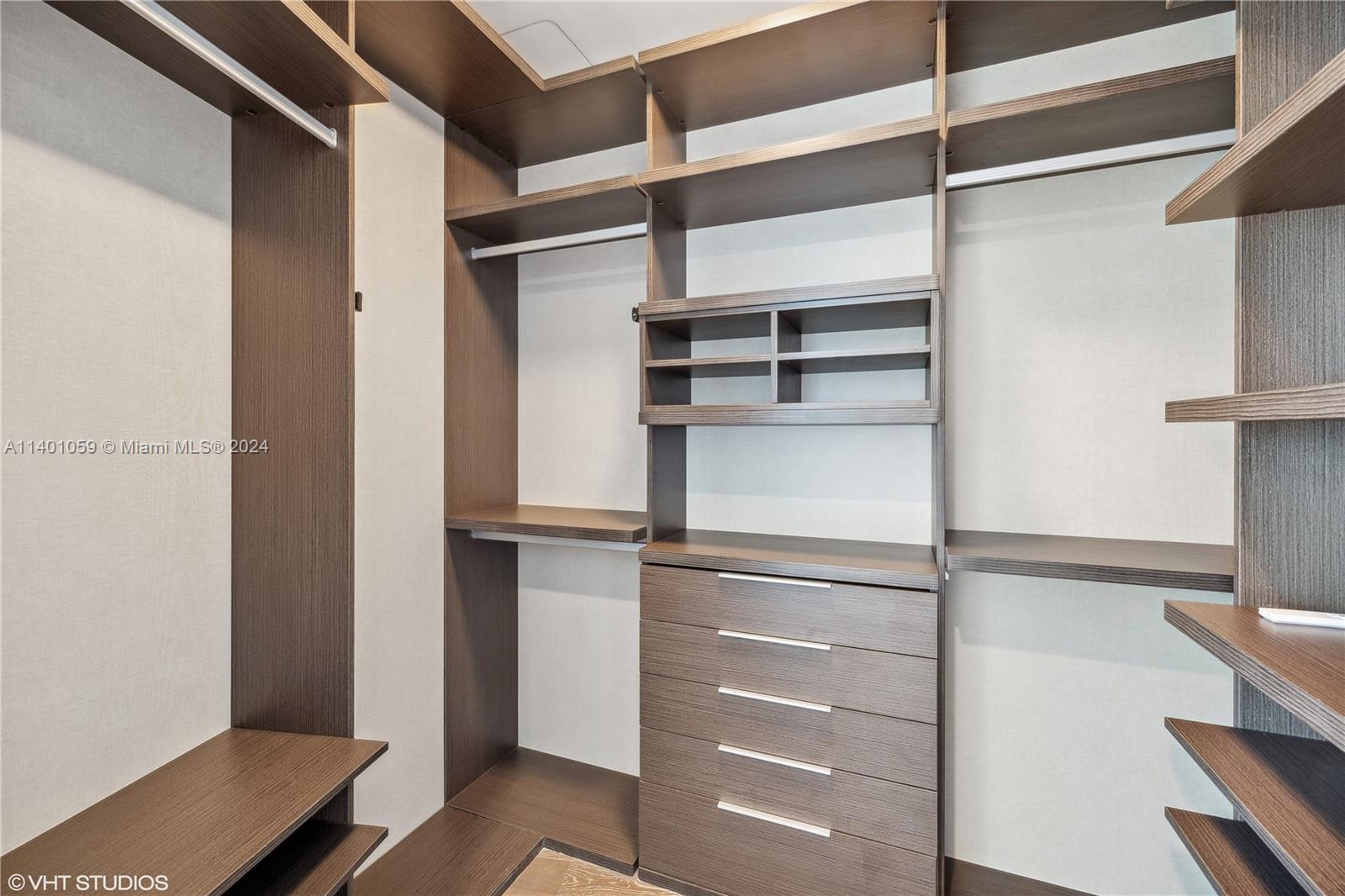 18555 COLLINS AVENUE COND - Residential