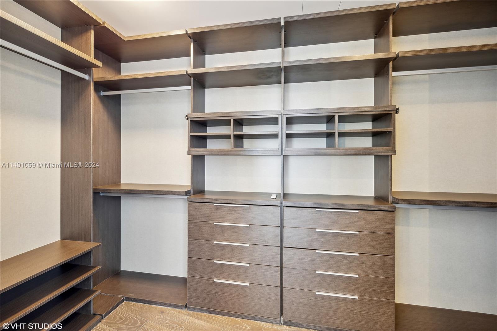 18555 COLLINS AVENUE COND - Residential