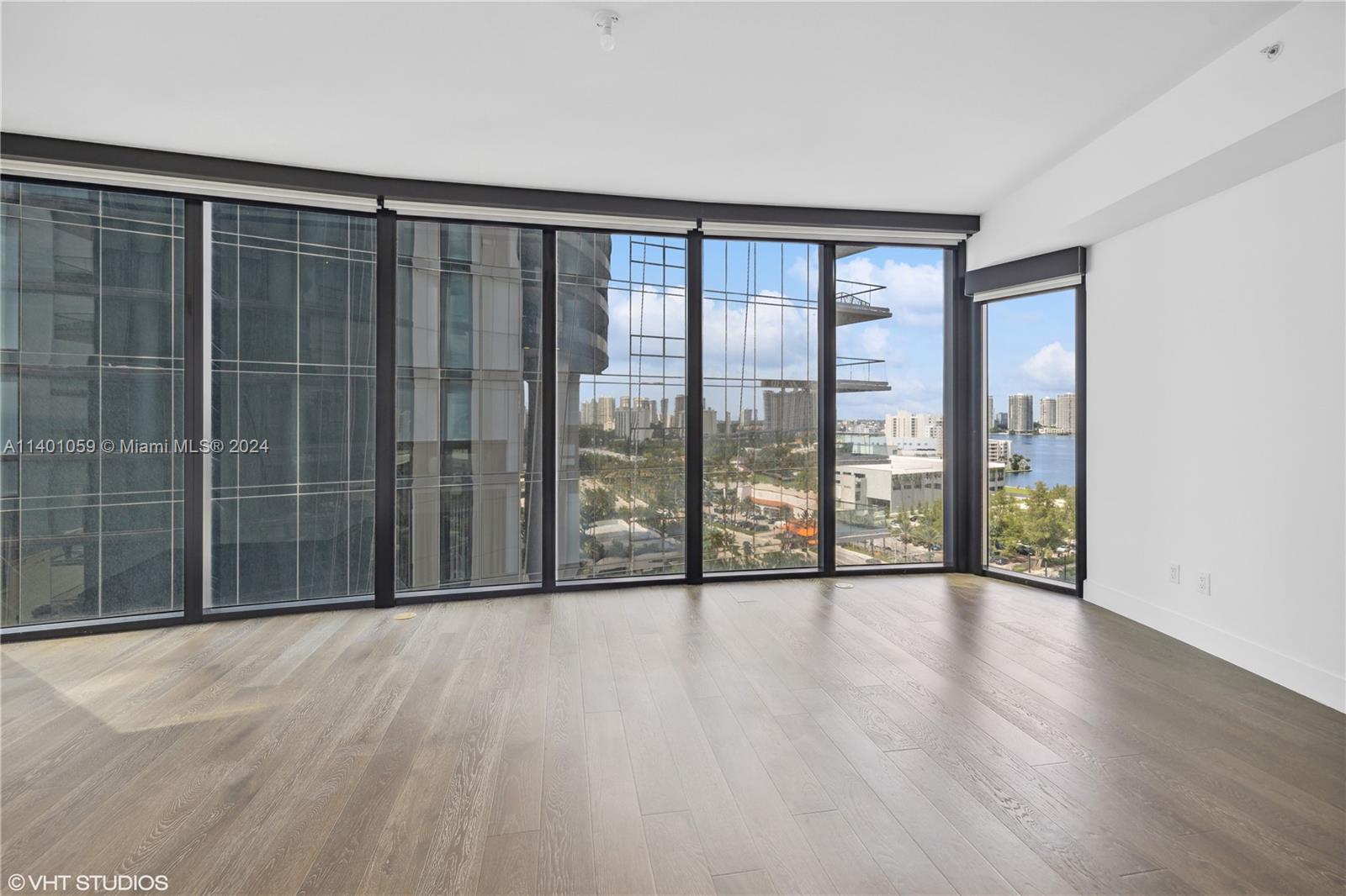 18555 COLLINS AVENUE COND - Residential
