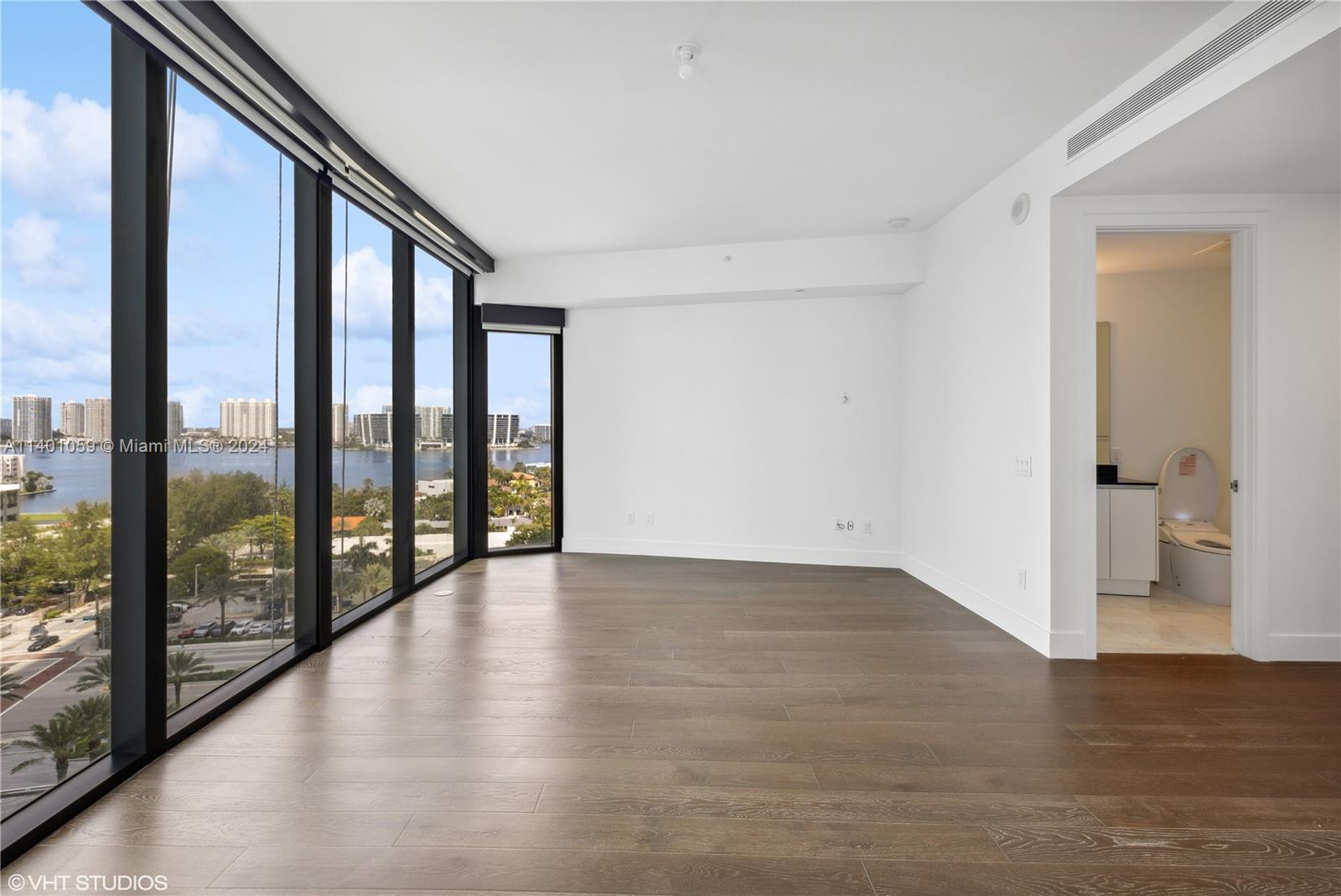 18555 COLLINS AVENUE COND - Residential