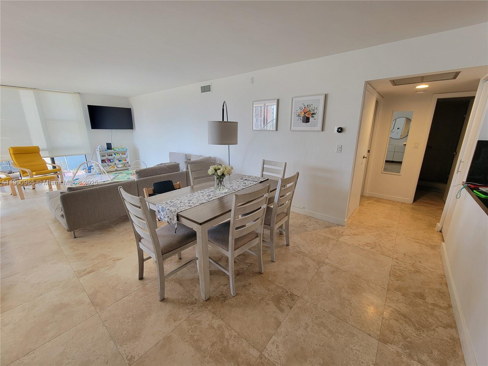 20379 W Country Club Dr 539, Aventura, FL, 33180/$285,000 4 20379 W Country Club Dr 539
