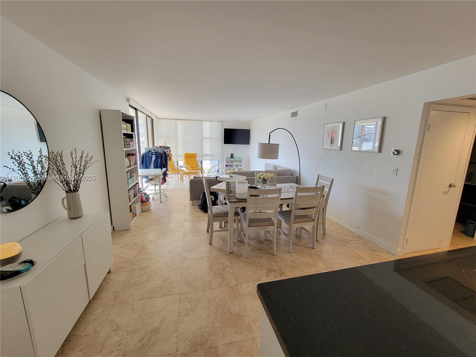 20379 W Country Club Dr 539, Aventura, FL, 33180/$285,000 2 20379 W Country Club Dr 539