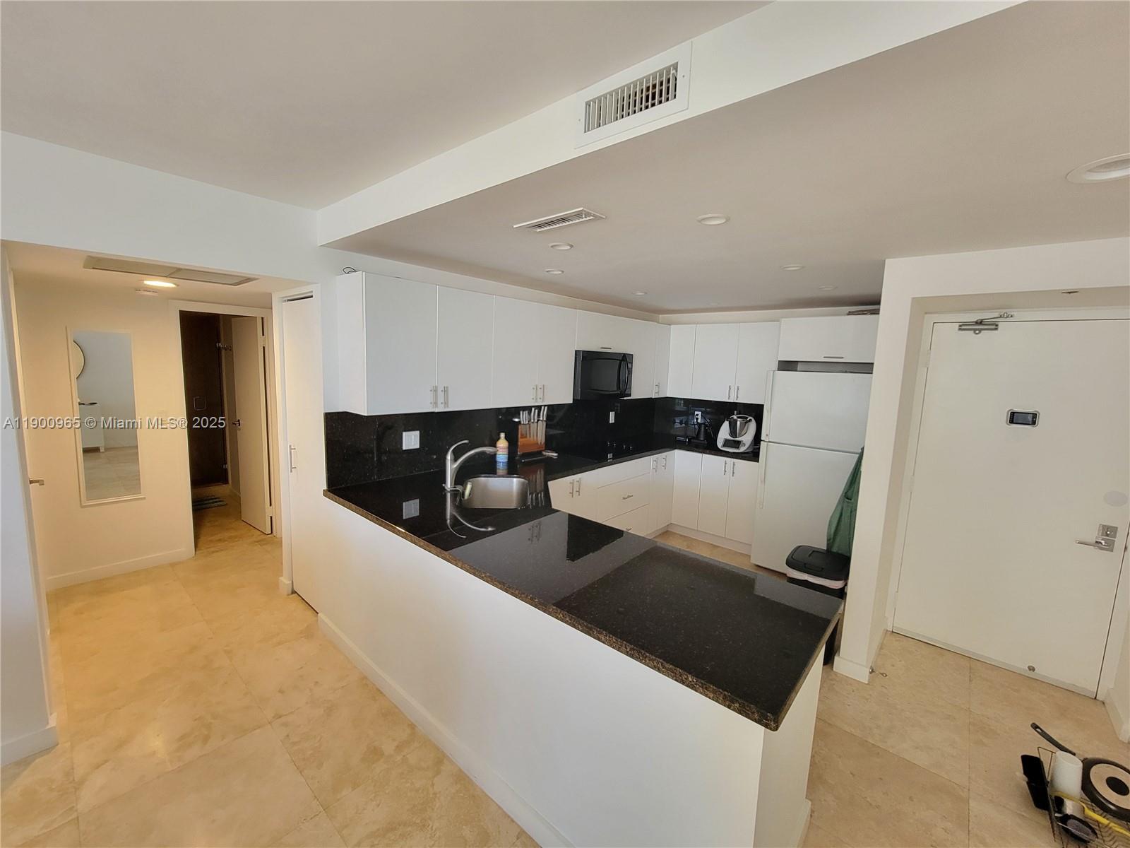 20379 W Country Club Dr 539, Aventura, FL, 33180/$285,000 3 20379 W Country Club Dr 539