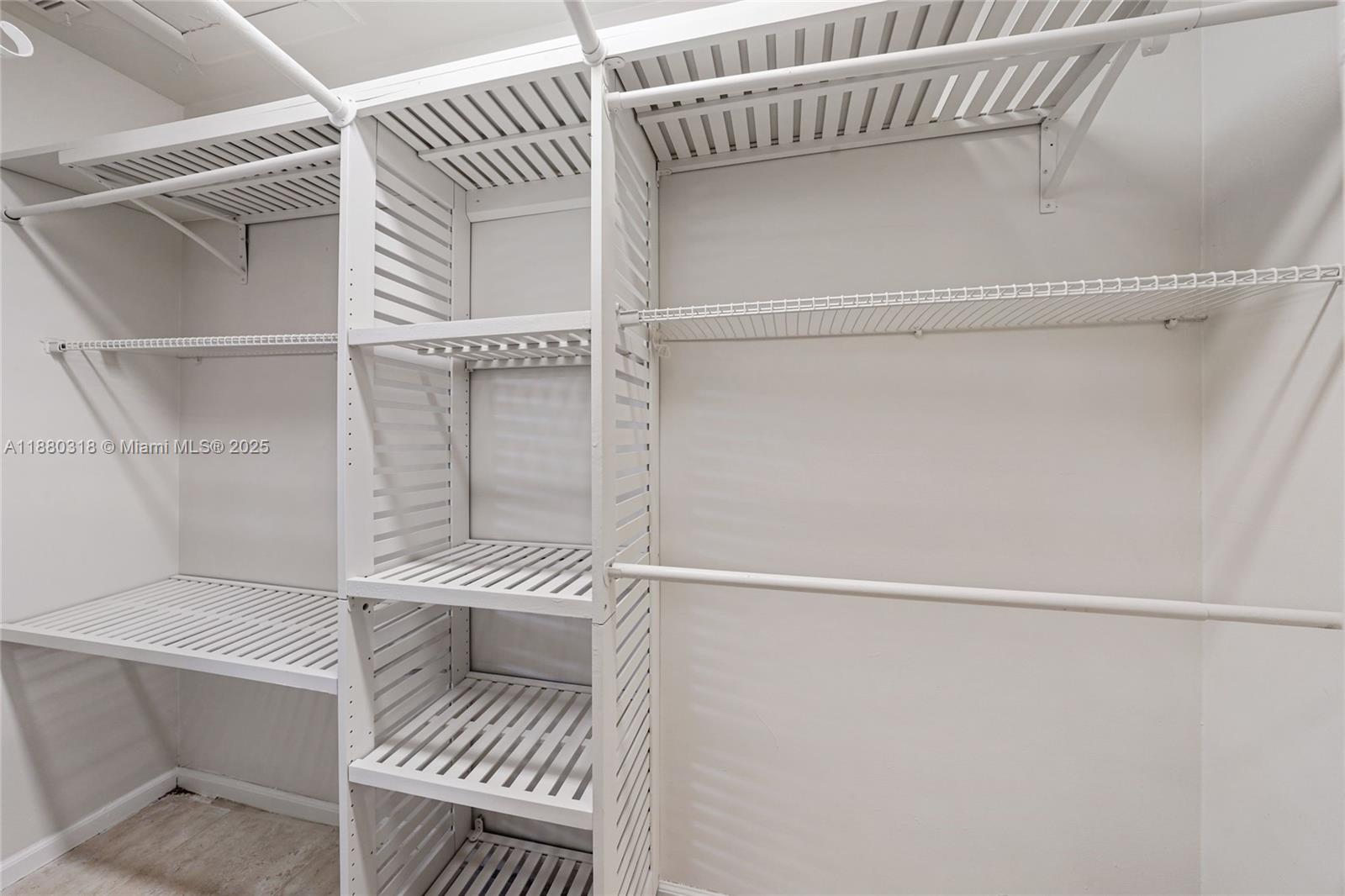 COUNTRY CLUB VILLAGE SEC - Residential