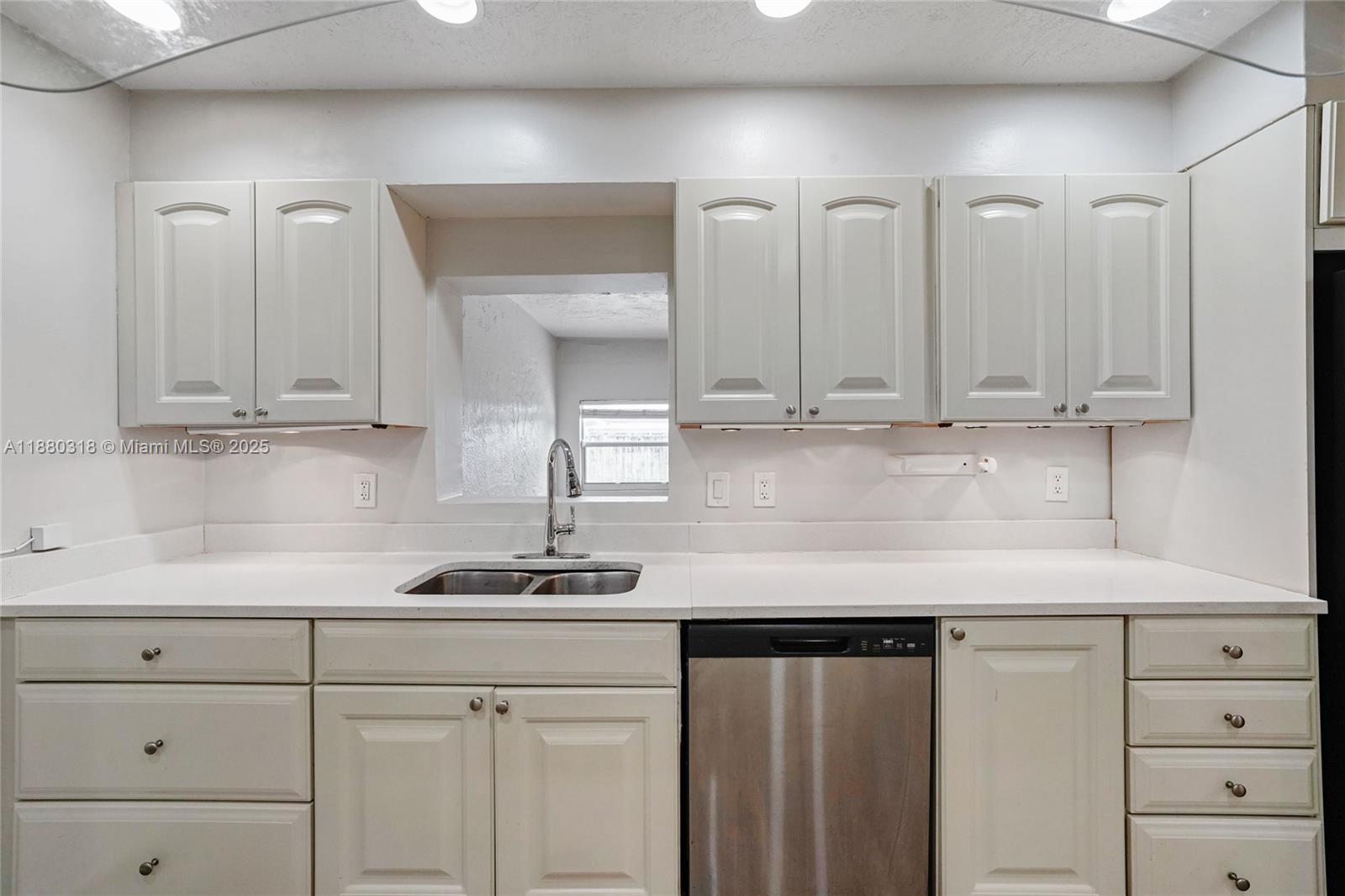 COUNTRY CLUB VILLAGE SEC - Residential