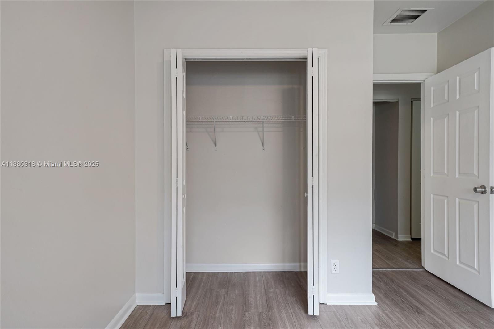 COUNTRY CLUB VILLAGE SEC - Residential