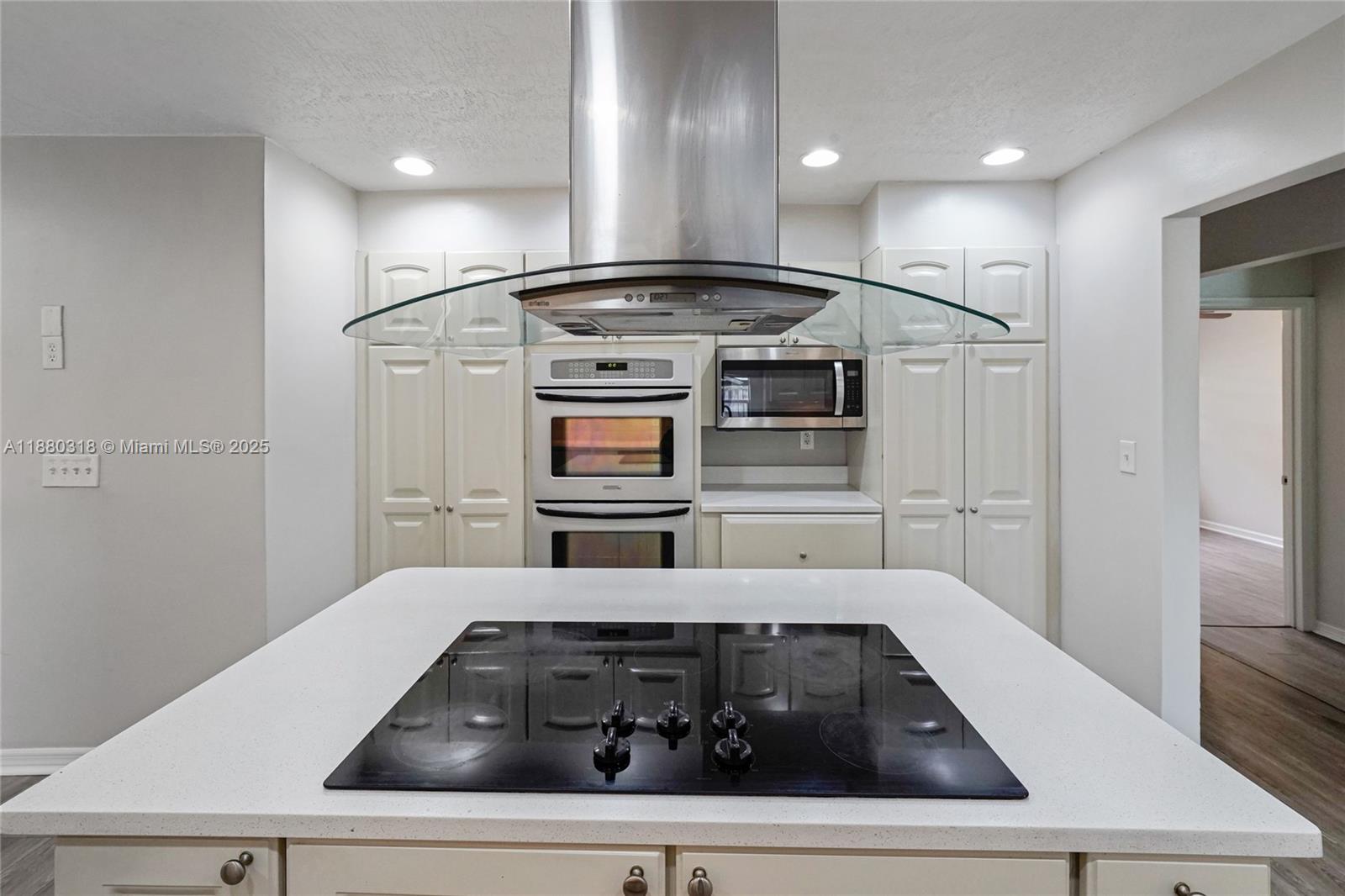 COUNTRY CLUB VILLAGE SEC - Residential