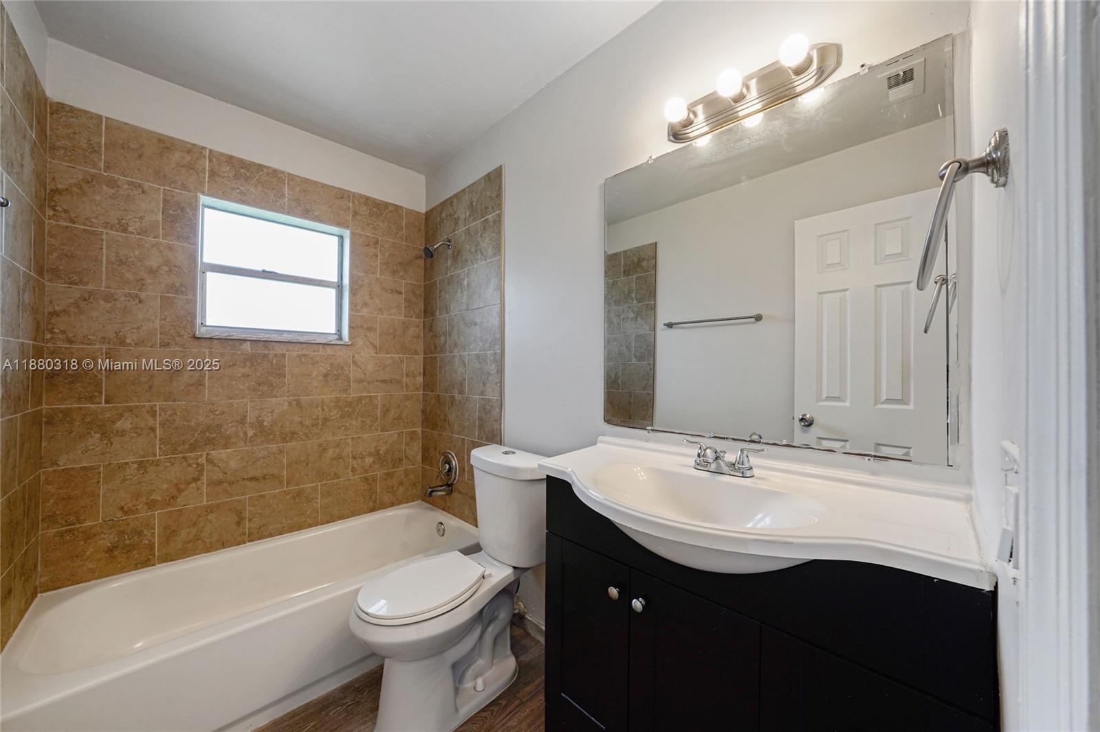 COUNTRY CLUB VILLAGE SEC - Residential