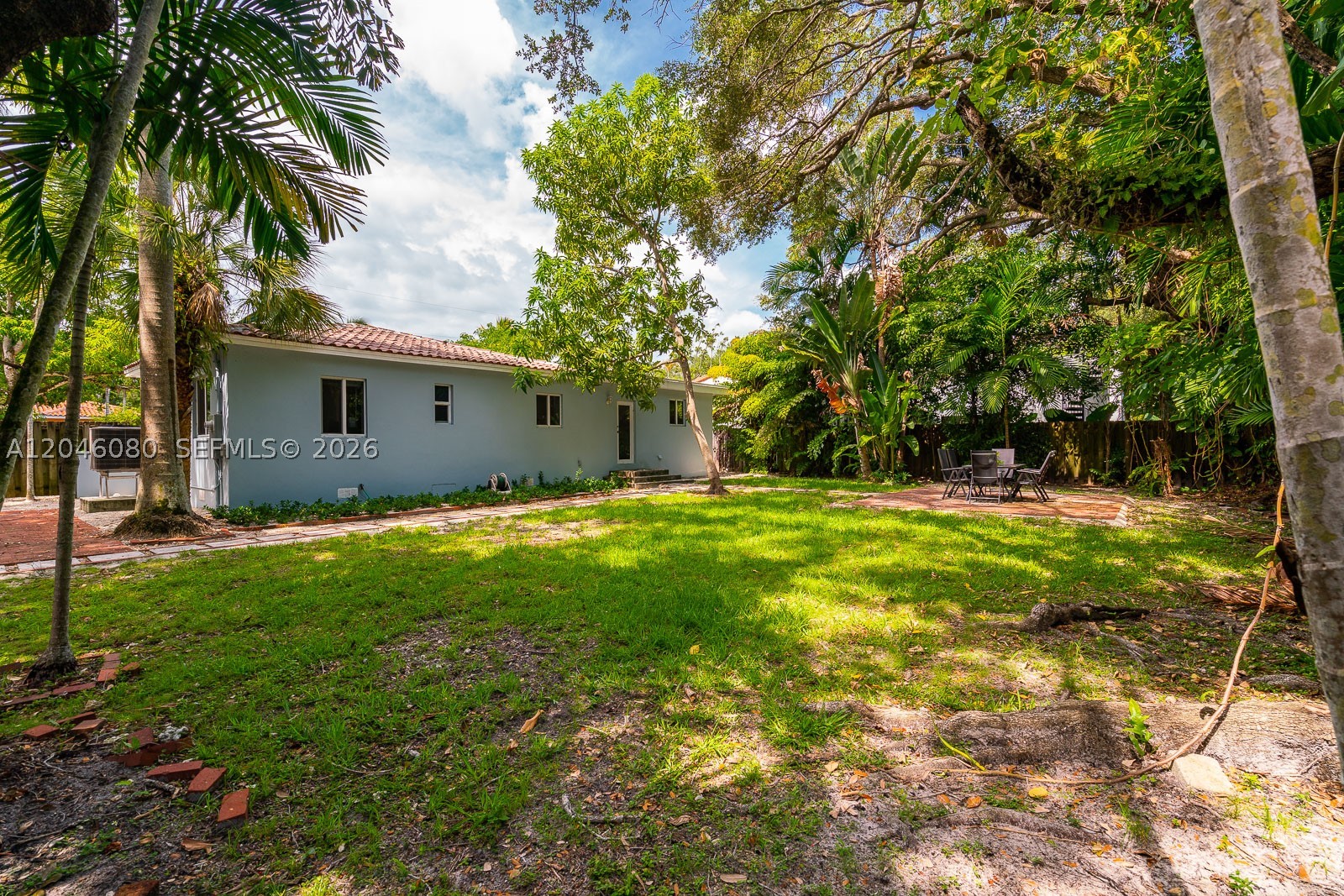 2215 Tequesta Ln