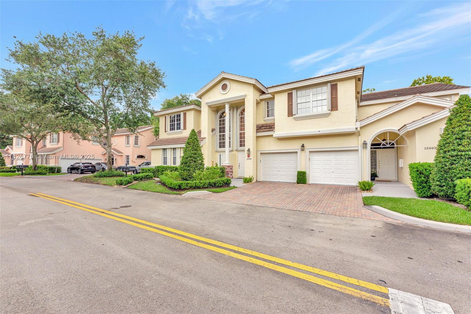 12442 NW 10th Ct C-14, Coral Springs, FL, 33071/$430,000 3 12442 NW 10th Ct C-14