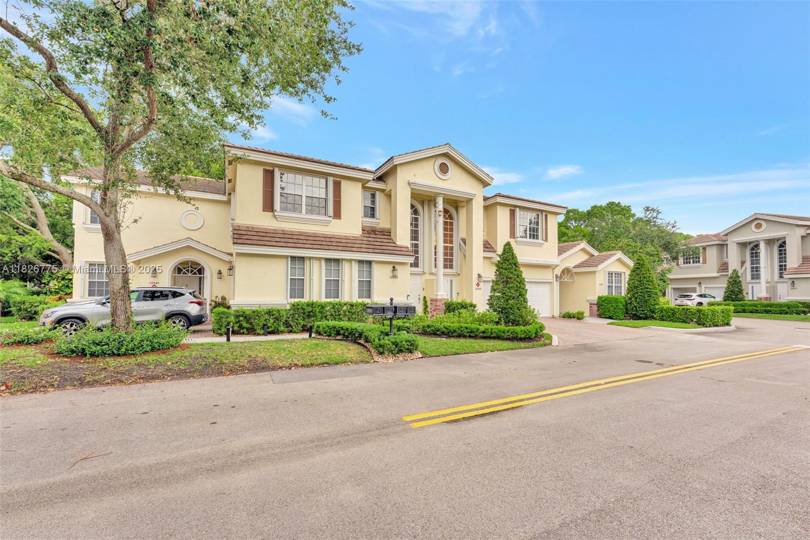12442 NW 10th Ct C-14, Coral Springs, FL, 33071/$430,000 2 12442 NW 10th Ct C-14