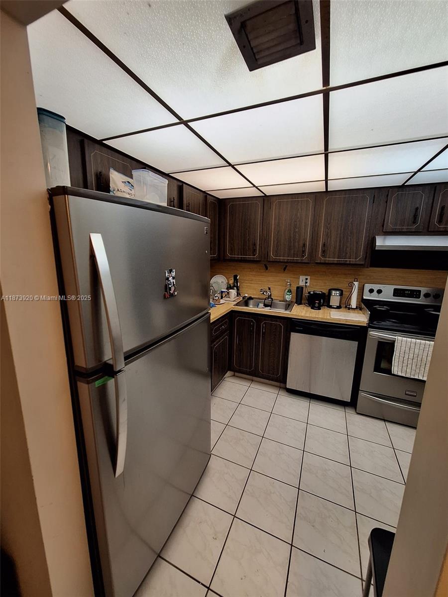 SANDS POINT CONDOMINIUM V - Residential