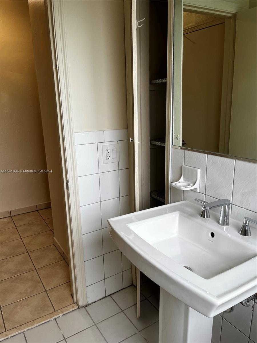 CORAL GATE SEC A - Residential Lease