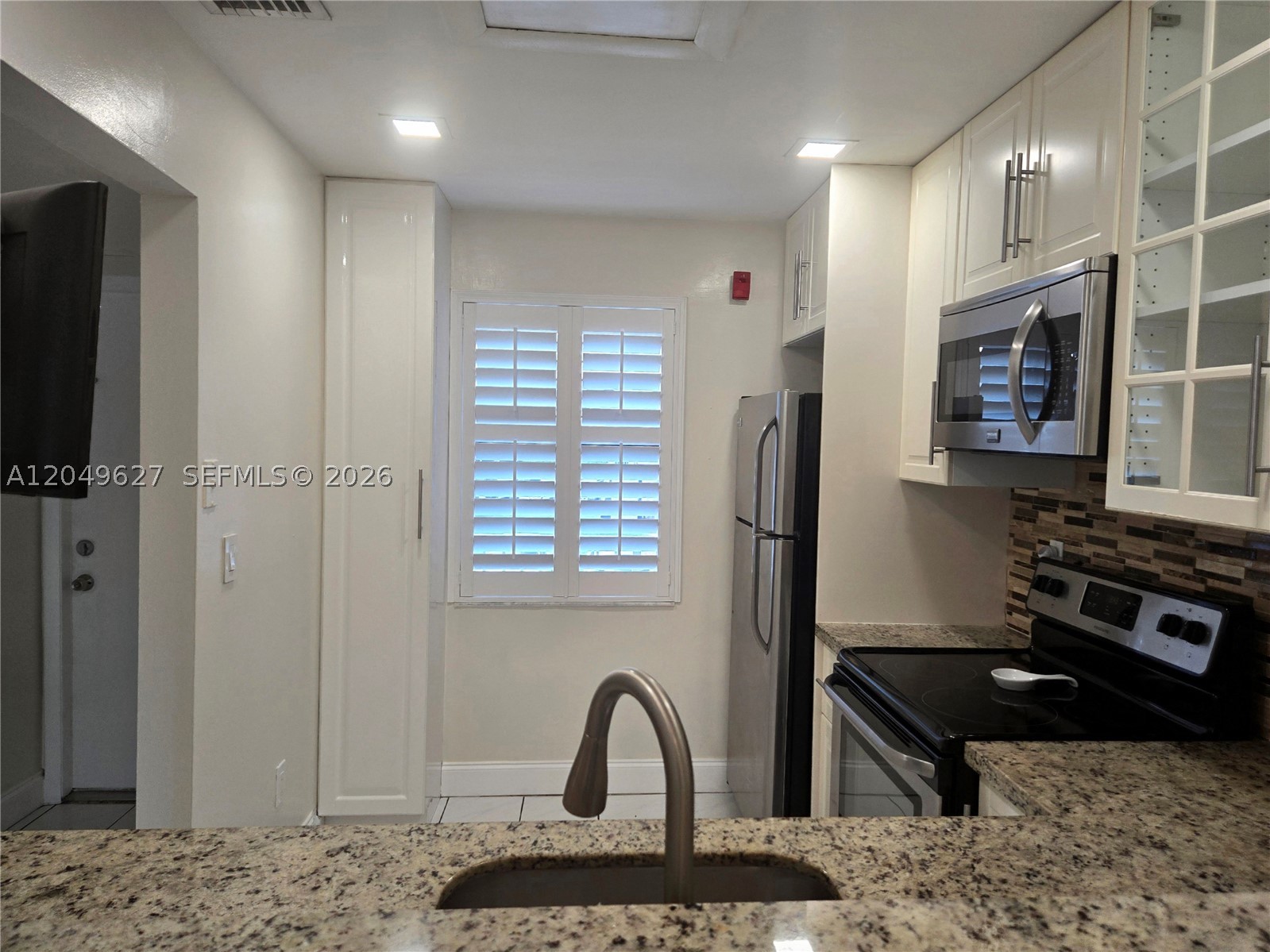 7670 sw 152 AV. 204