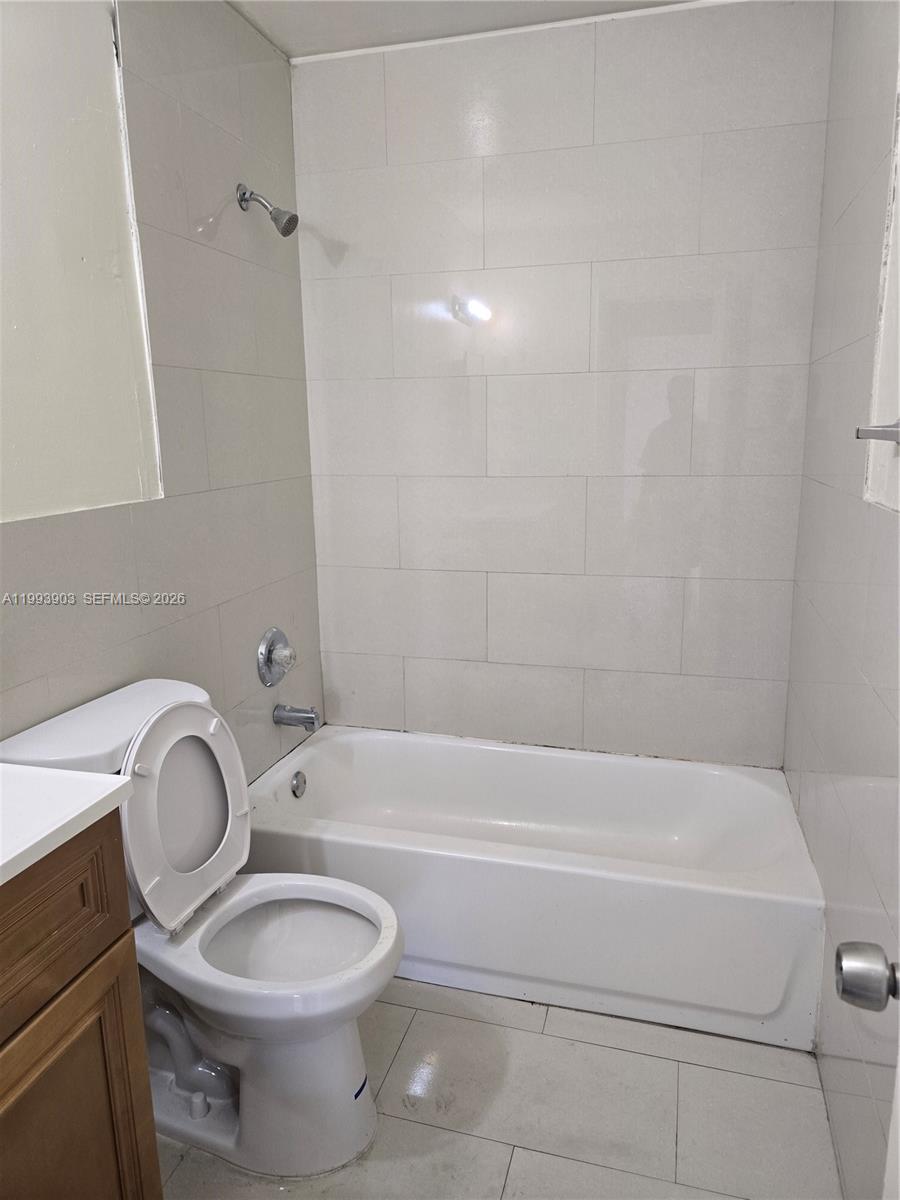 HOLLYWOOD LITTLE RANCHES - Residential Lease