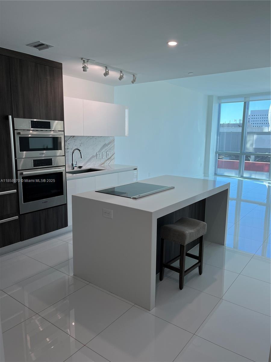 851 NE 1st Ave 906