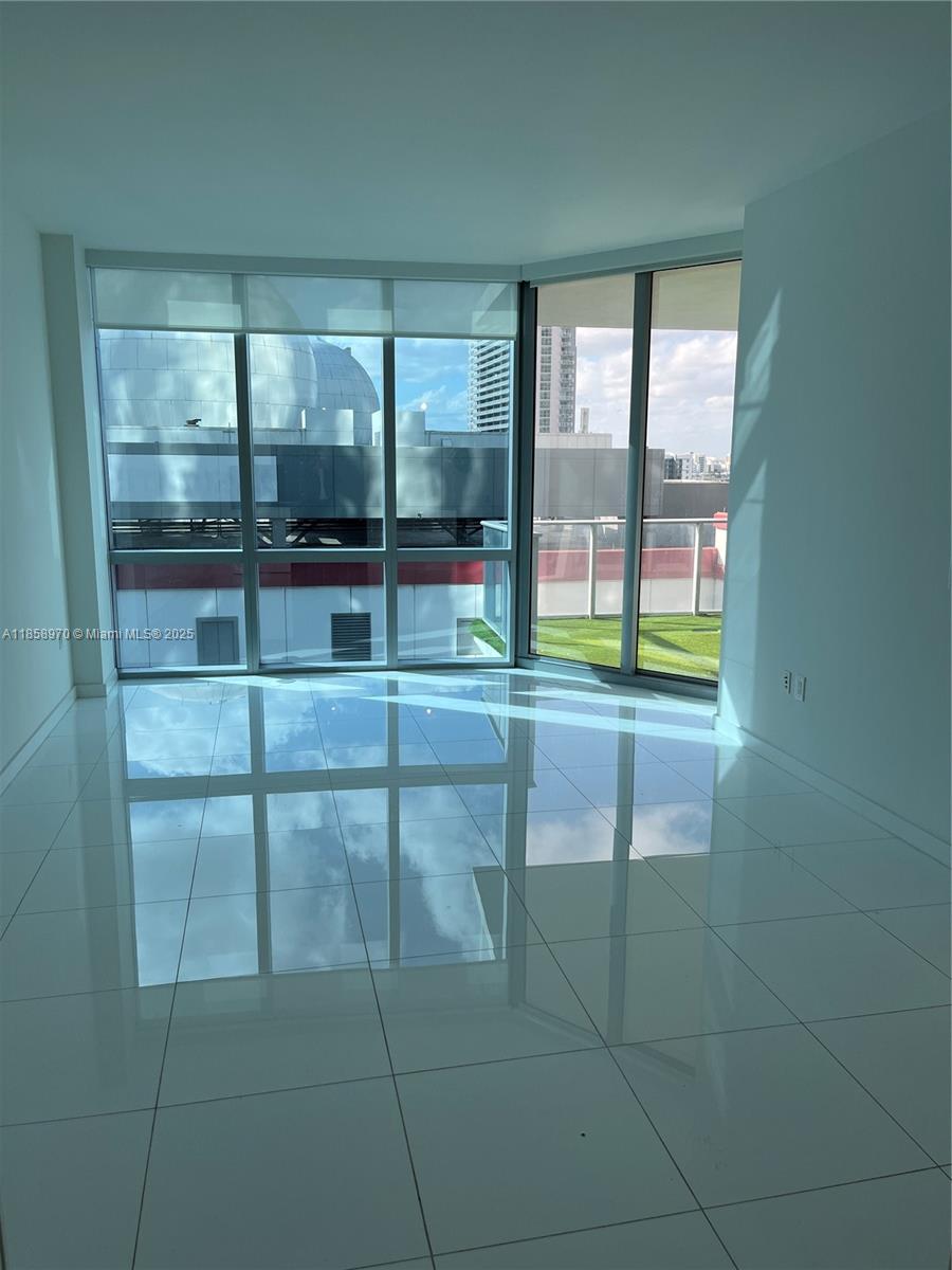 PARAMOUNT MIAMI WORLDCENT - Residential